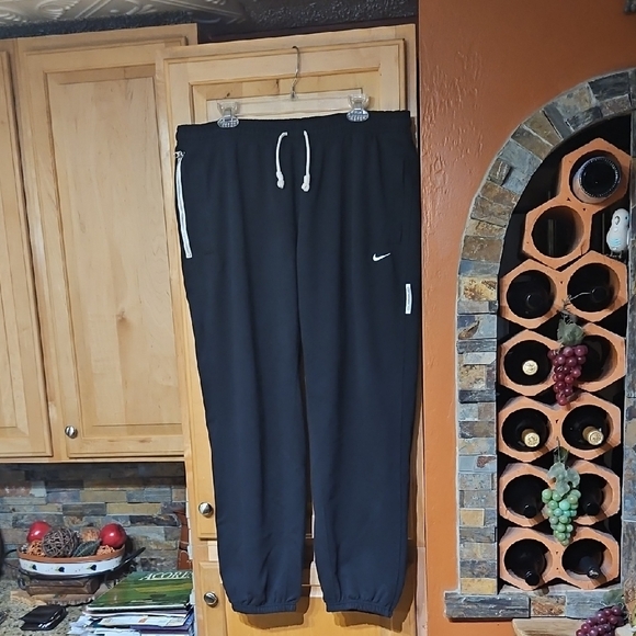 Nike Dri-Fit Standard Issue Sweatpants Joggers Drawstring Black - Picture 1 of 4